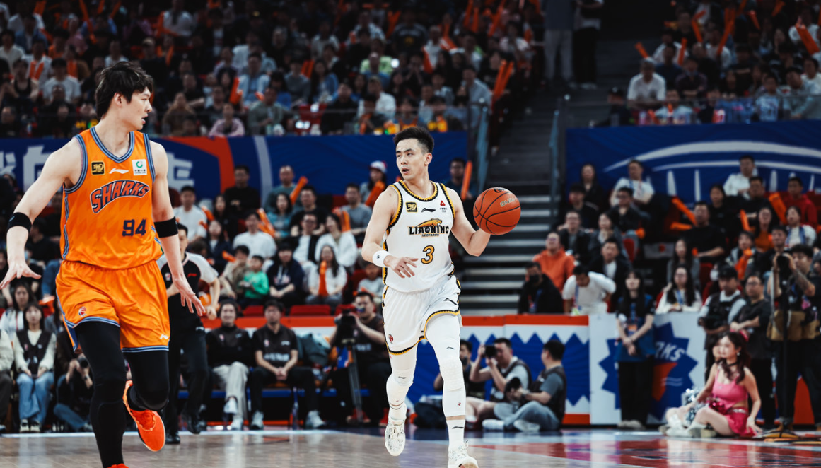 星空体育官网-郭艾伦休赛期玩综艺曾遭质疑 赵继伟赛季期间拍广告为何无热议？